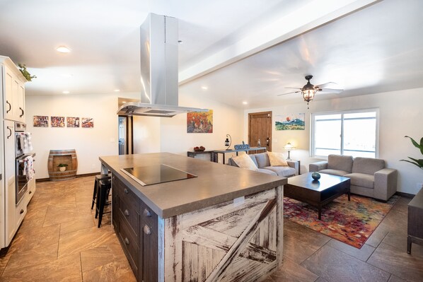Private kitchen - Heart of Wine country and Home of Hot Air Balloon (Temecula)