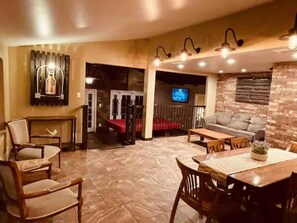 Interior - Heart of Wine country and Home of Hot Air Balloon (Temecula)