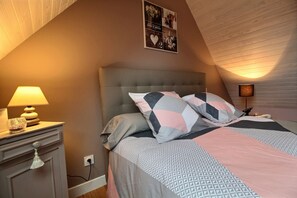 2 bedrooms, iron/ironing board, free WiFi, bed sheets