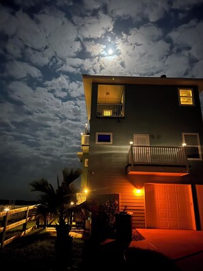 Exterior - Port Aransas Large Luxury Beach House w/ Private Pool and Golf Cart Boardwalk (Port Aransas)