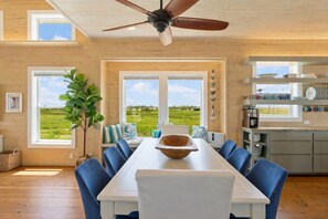 Dining - Port Aransas Large Luxury Beach House w/ Private Pool and Golf Cart Boardwalk (Port Aransas)