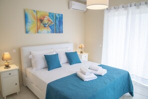 3 bedrooms, desk, iron/ironing board, travel cot