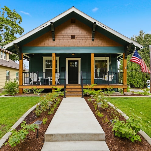 Beautifully Renovated Historic Bungalow on Government Way