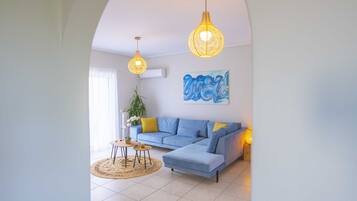 Smart TV, fireplace, video games