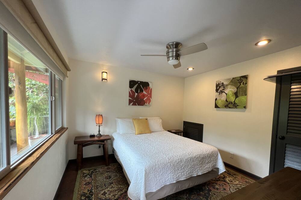 Jungle view bedroom with private entrance,outdoor Bali style bathroom