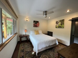 1 quarto, ferros/tábuas de passar roupa, berço de viagem