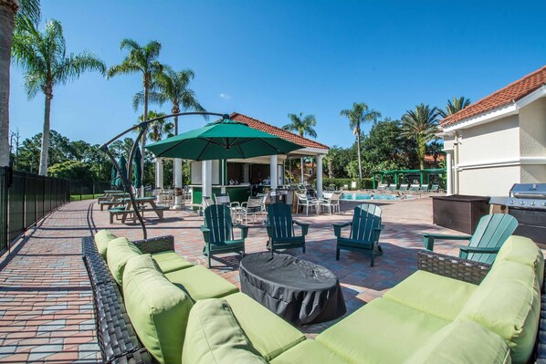 Terrace/patio - Sunny Pet-Friendly Townhome Near Disney - A Family Oasis (Kissimmee)