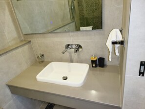 Doccia, asciugacapelli, asciugamani