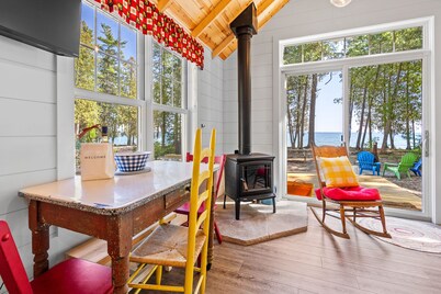 Door County Lake Michigan Cottage with Private Waterfront