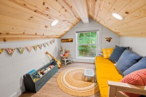 Smart-TV, Kamin, Bücher