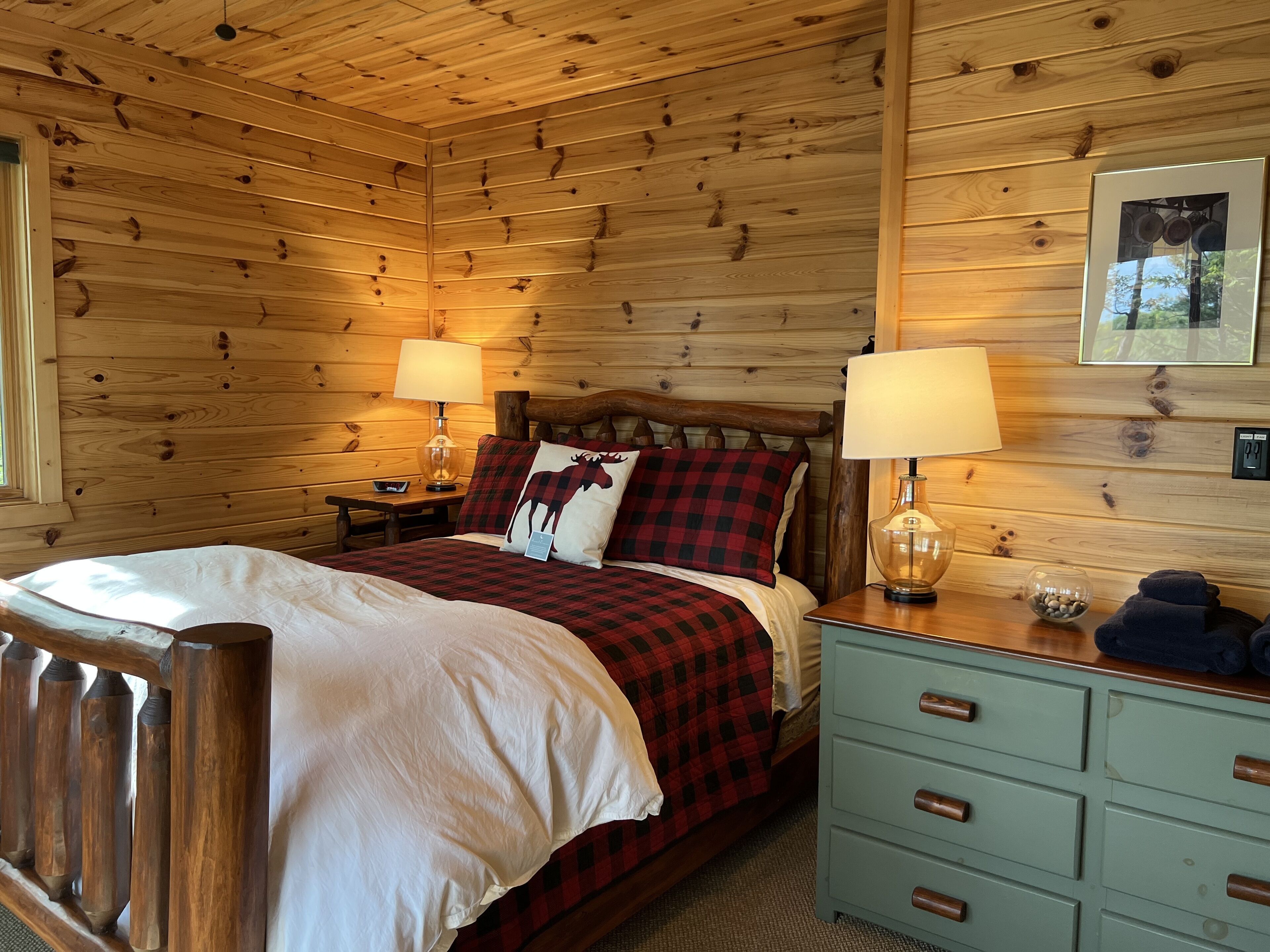 Slim Lake Escape- Swim/Fish with Year Round Views!