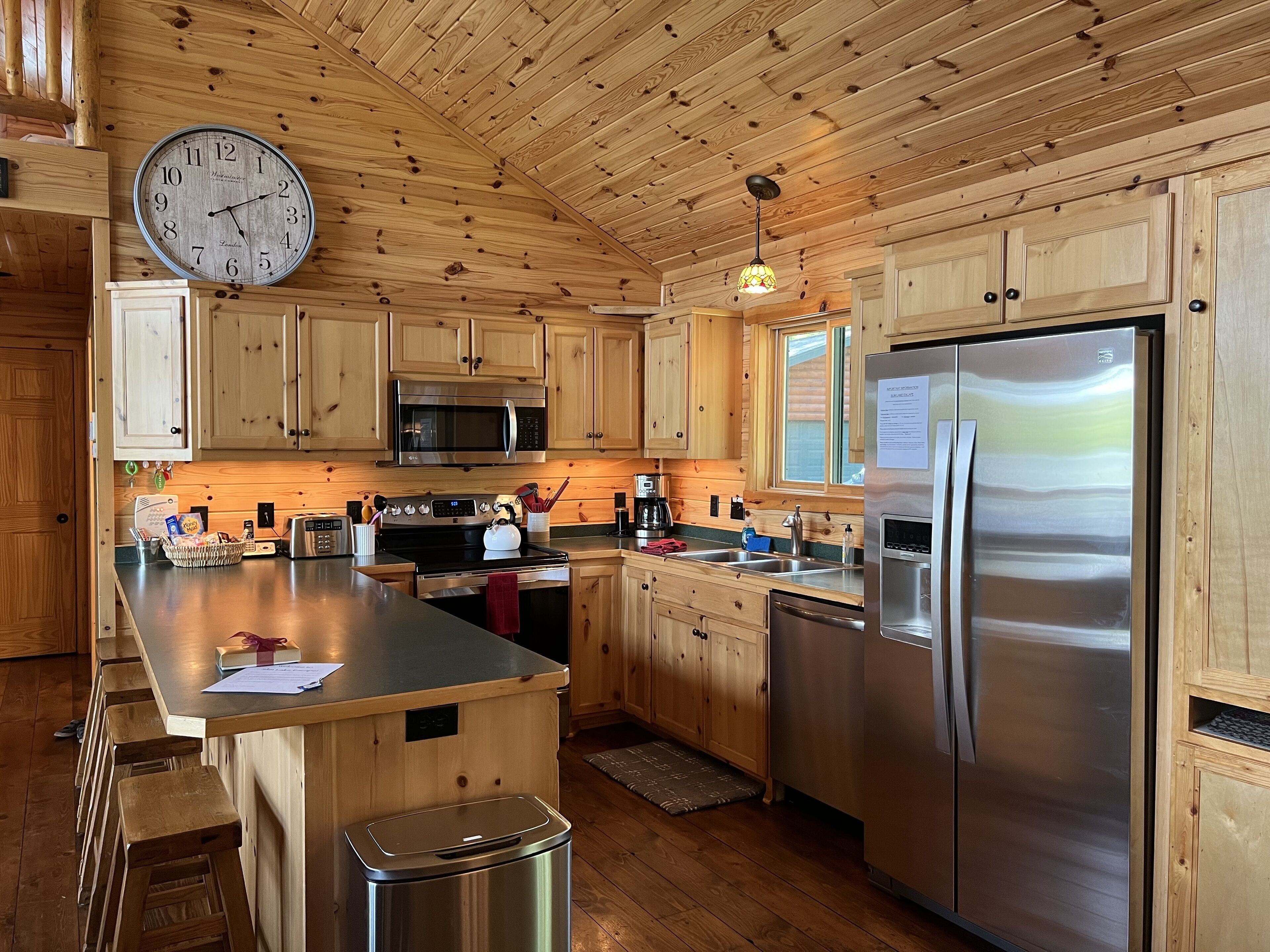 Slim Lake Escape- Swim/Fish with Year Round Views!