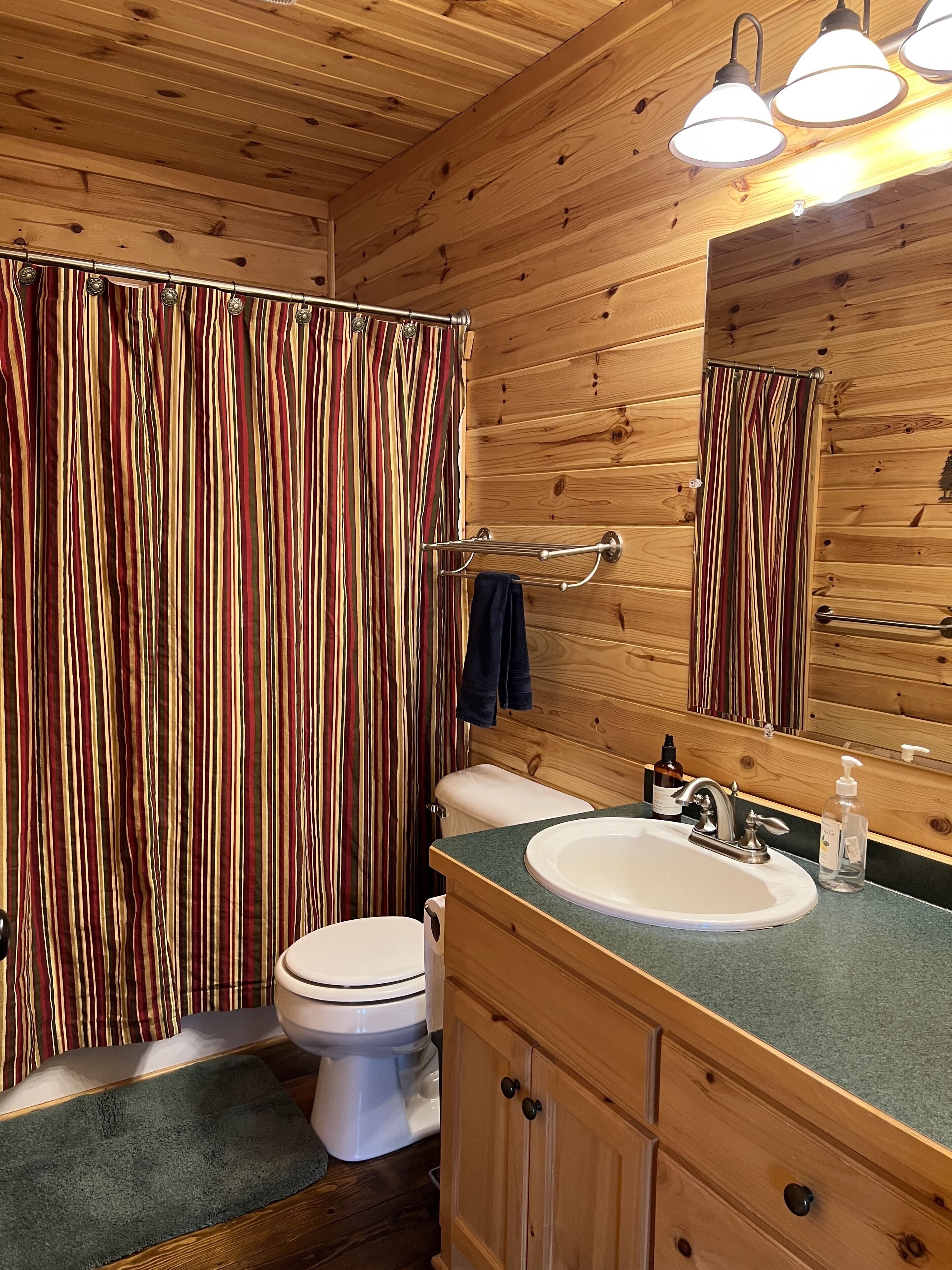 Slim Lake Escape- Swim/Fish with Year Round Views!