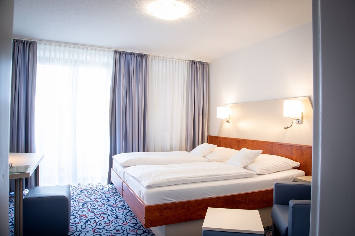 Hypo-allergenic bedding available, desk, blackout drapes, soundproofing