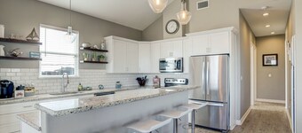 4br/4ba - Ocean Views - Pet Friendly - Sleeps 14