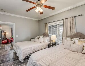 2 Schlafzimmer, Schreibtisch, BĂŒgeleisen/BĂŒgelbrett, kostenloses WLAN
