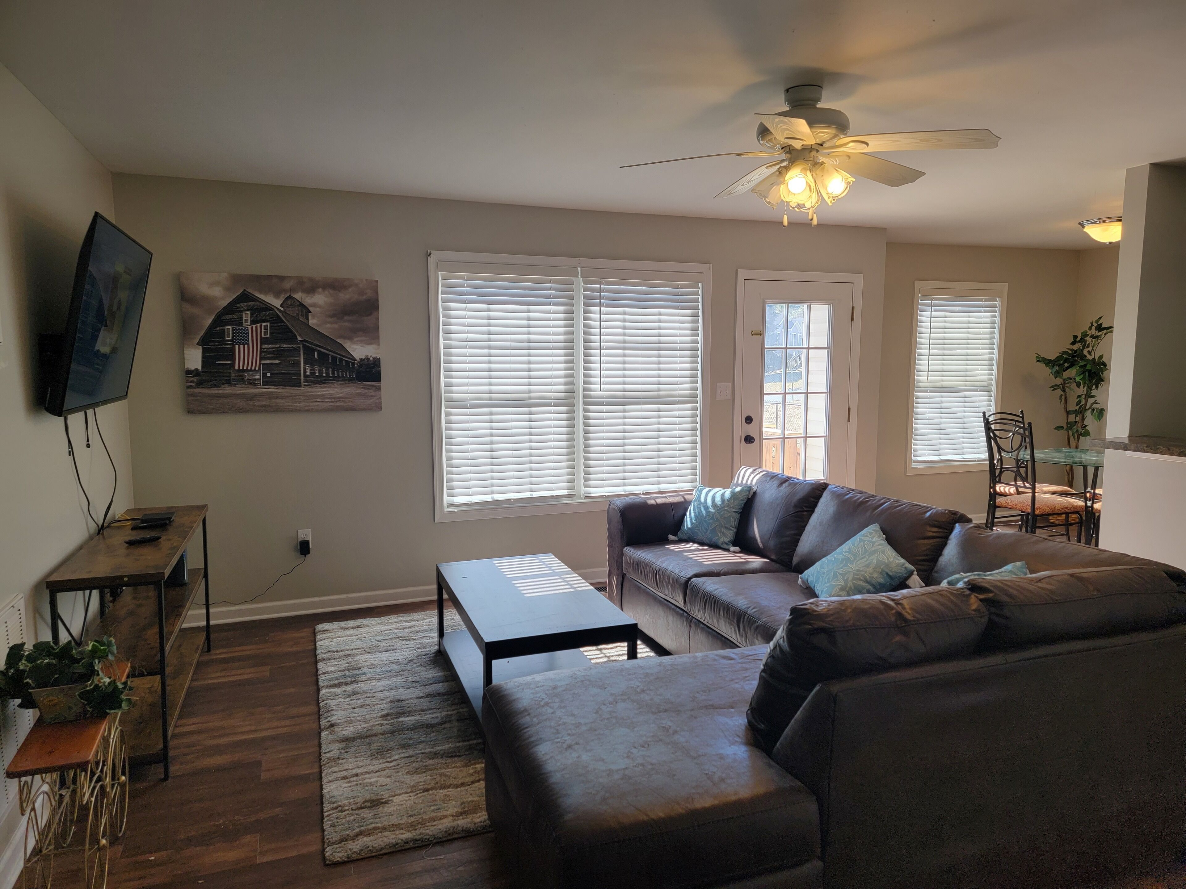 CHEERFUL 3-BEDROOM HOME IN MARTINSBURG
