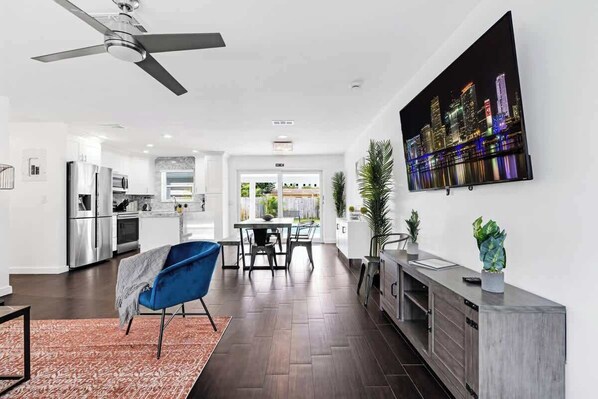 Interior - Spacious 5 BR with Large Pool, 13 min to the Ocean (Fort Lauderdale)