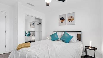 6 bedrooms, desk, iron/ironing board, travel crib