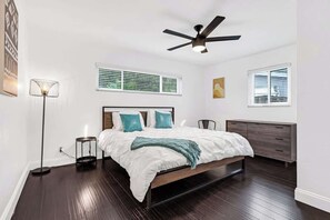 4 bedrooms, desk, iron/ironing board, free WiFi - Spacious 5 BR with Large Pool, 13 min to the Ocean (Fort Lauderdale)