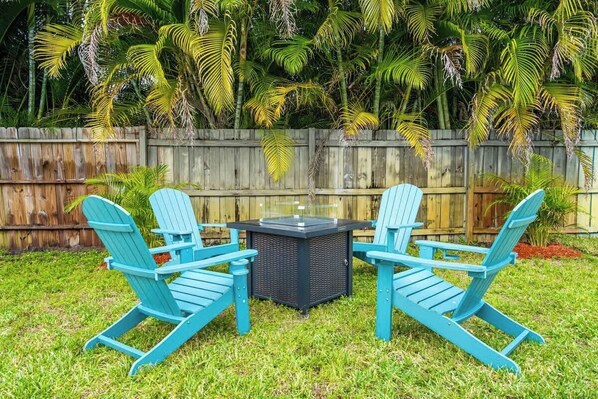 Property grounds - Spacious 5 BR with Large Pool, 13 min to the Ocean (Fort Lauderdale)