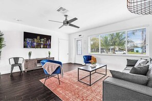 Smart TV, video games, table tennis, offices - Spacious 5 BR with Large Pool, 13 min to the Ocean (Fort Lauderdale)