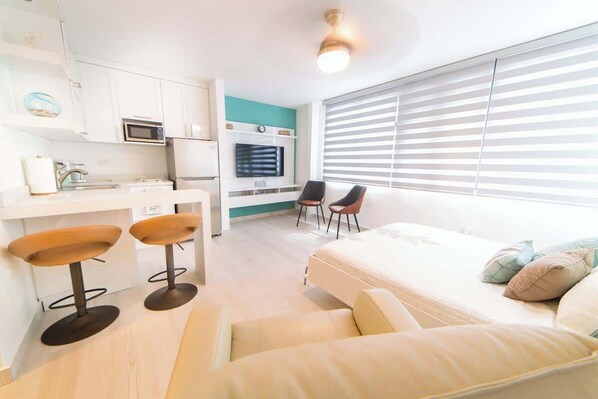 Iron/ironing board, travel crib, WiFi, bed sheets