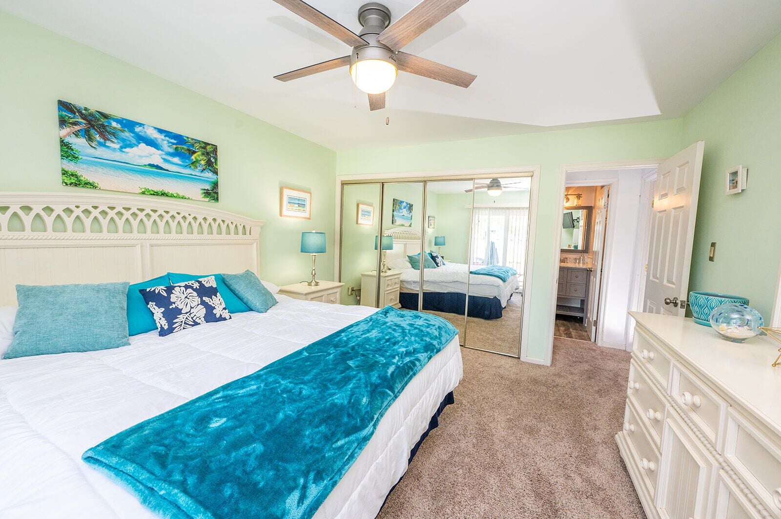 Tranquil Oasis - Modern & Private 2/2 Condo