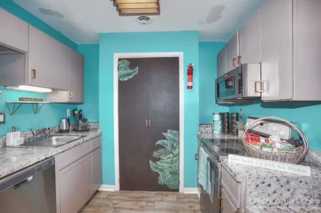 Tranquil Oasis - Modern & Private 2/2 Condo