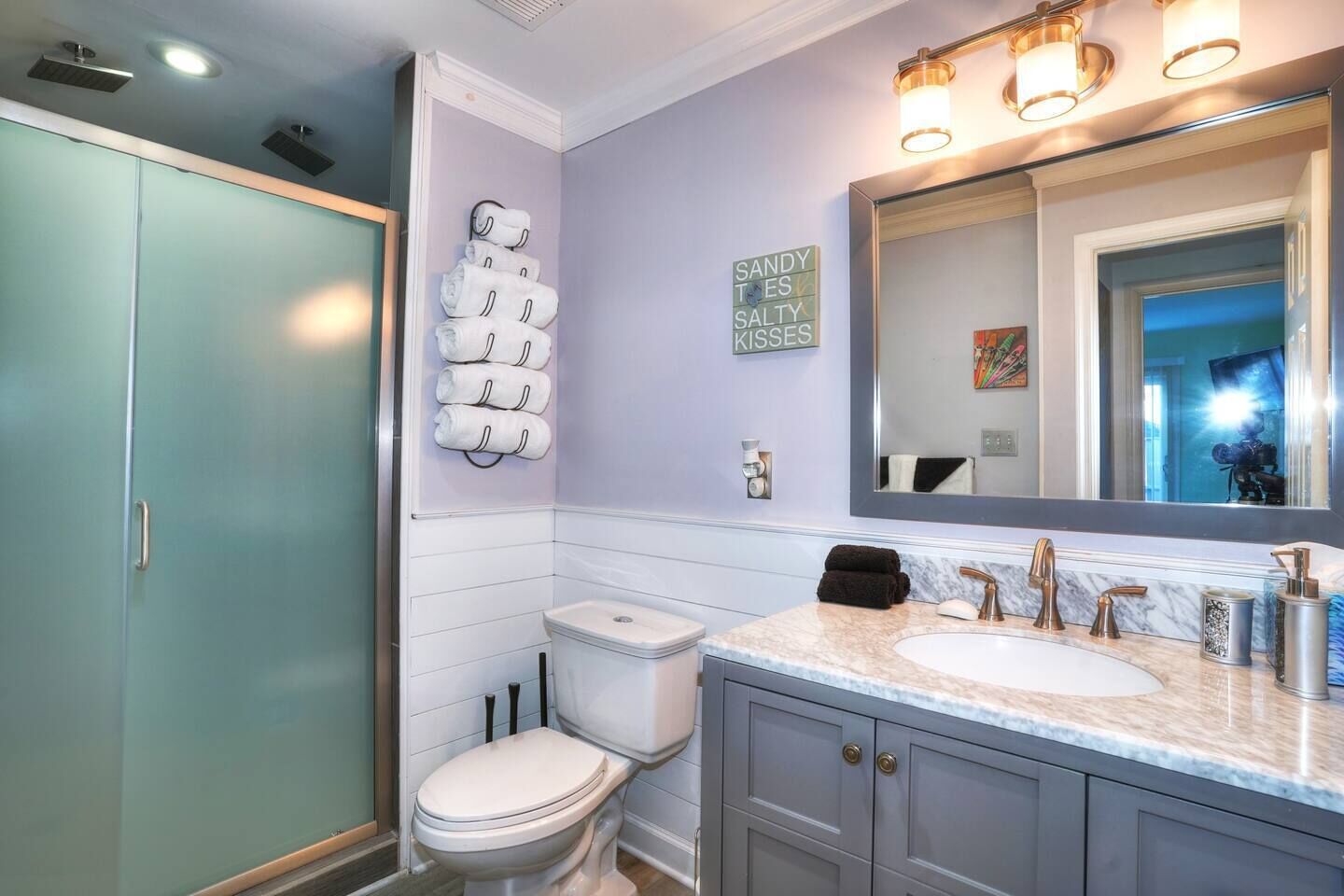 Tranquil Oasis - Modern & Private 2/2 Condo