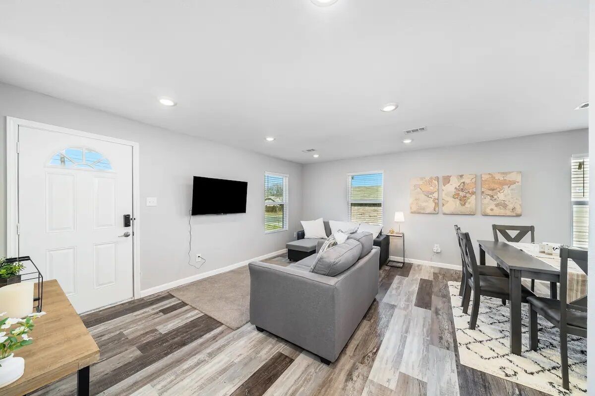 Luxe Private Dallas Getaway Minutes from Downtown!