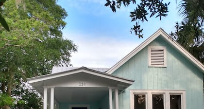 Charming bungalow in Sanford's historical district