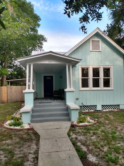 Charming bungalow in Sanford's historical district