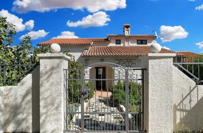 Exterior - Holiday home mit Klimaanlage und Terrasse (Premantura)