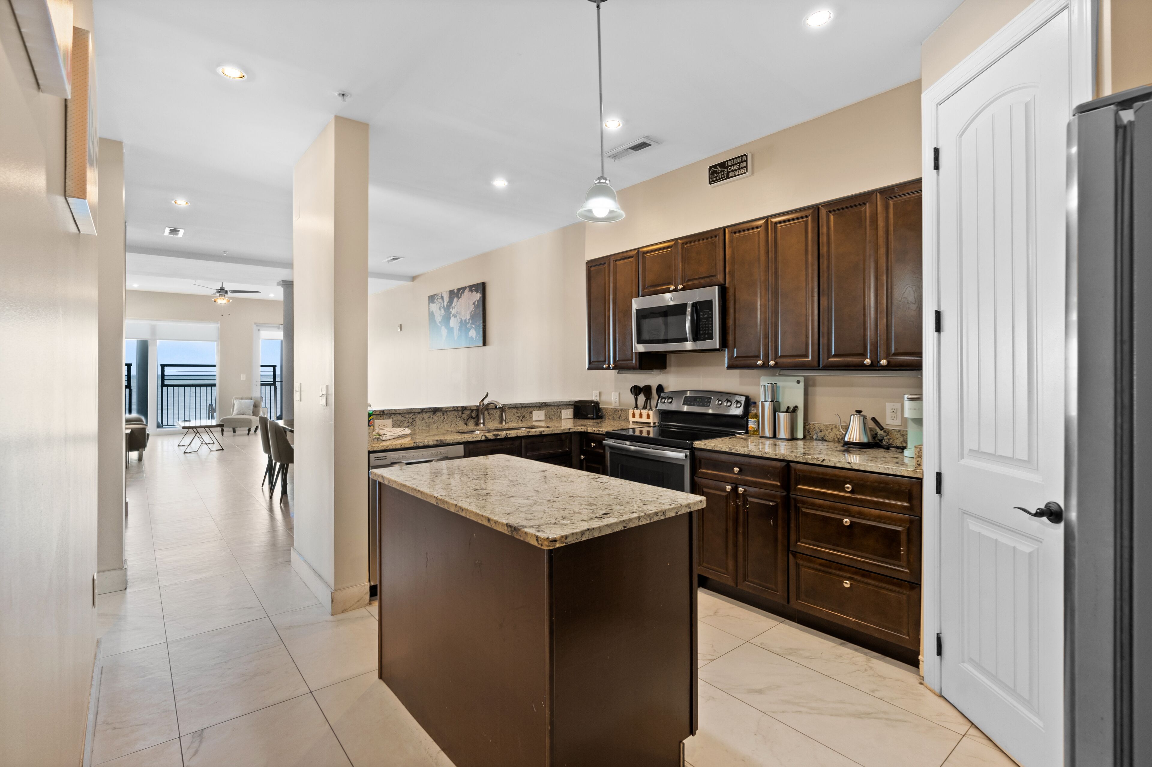 Seahorse: 3BR Oceanfront Condo with Pool