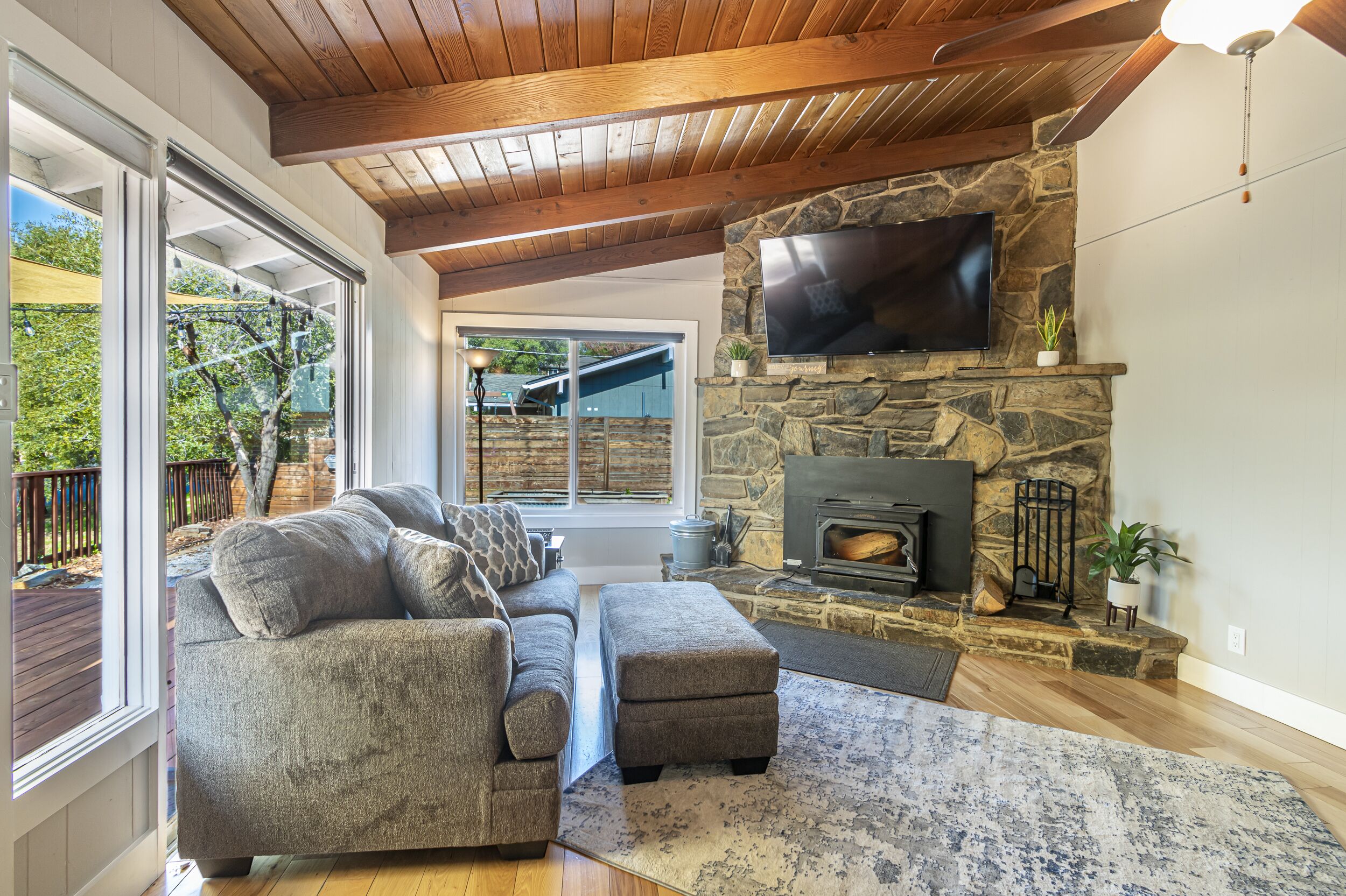 Modern Mountain home close to Yosemite S. entrance & Bass Lake.