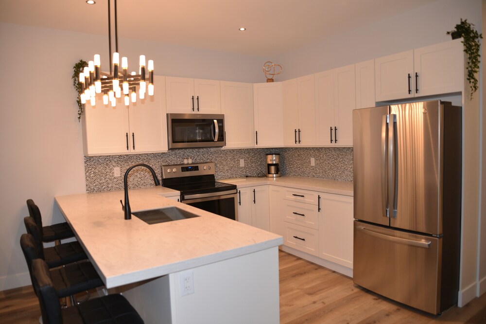 Superior Suites - Bakerview in the heart of downtown
