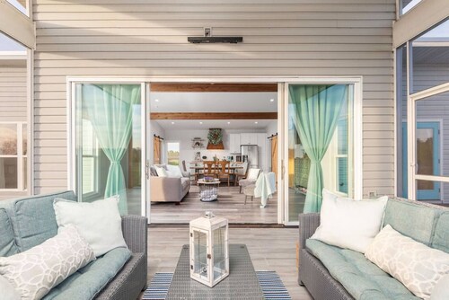 Pool, private, scenic views, convenient, pets ok