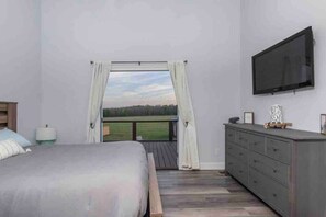 2 bedrooms, desk, iron/ironing board, travel crib