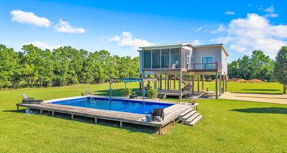 Farm Stay w/ Pool, Animals & Privacy Near Town – Pet Friendly