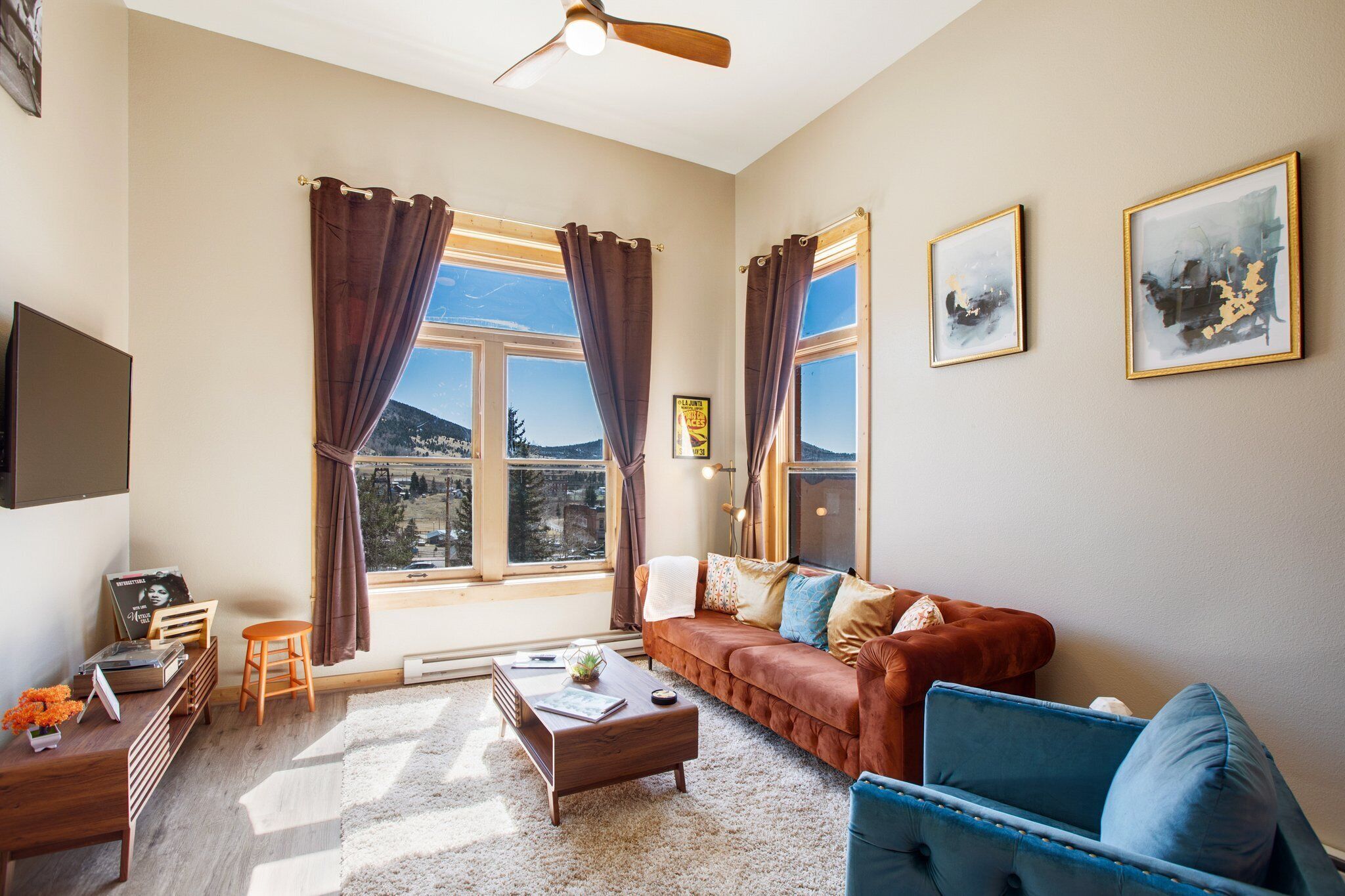 Page 1-Mid-Century Modern Vacation Rental With Mountain View