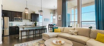Beautiful Denver Home, Mountains, Great Views, Large Home