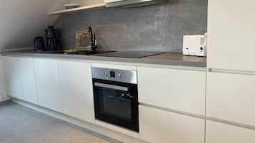 Fridge, oven, stovetop, dishwasher