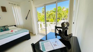 Chambre quadruple Signature | Fer et planche Ă repasser, accĂšs au Wi-Fi (inclus), literie fournie