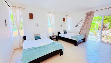 Habitación cuádruple Signature, 2 camas de matrimonio | Tabla de planchar con plancha, wifi gratis, ropa de cama