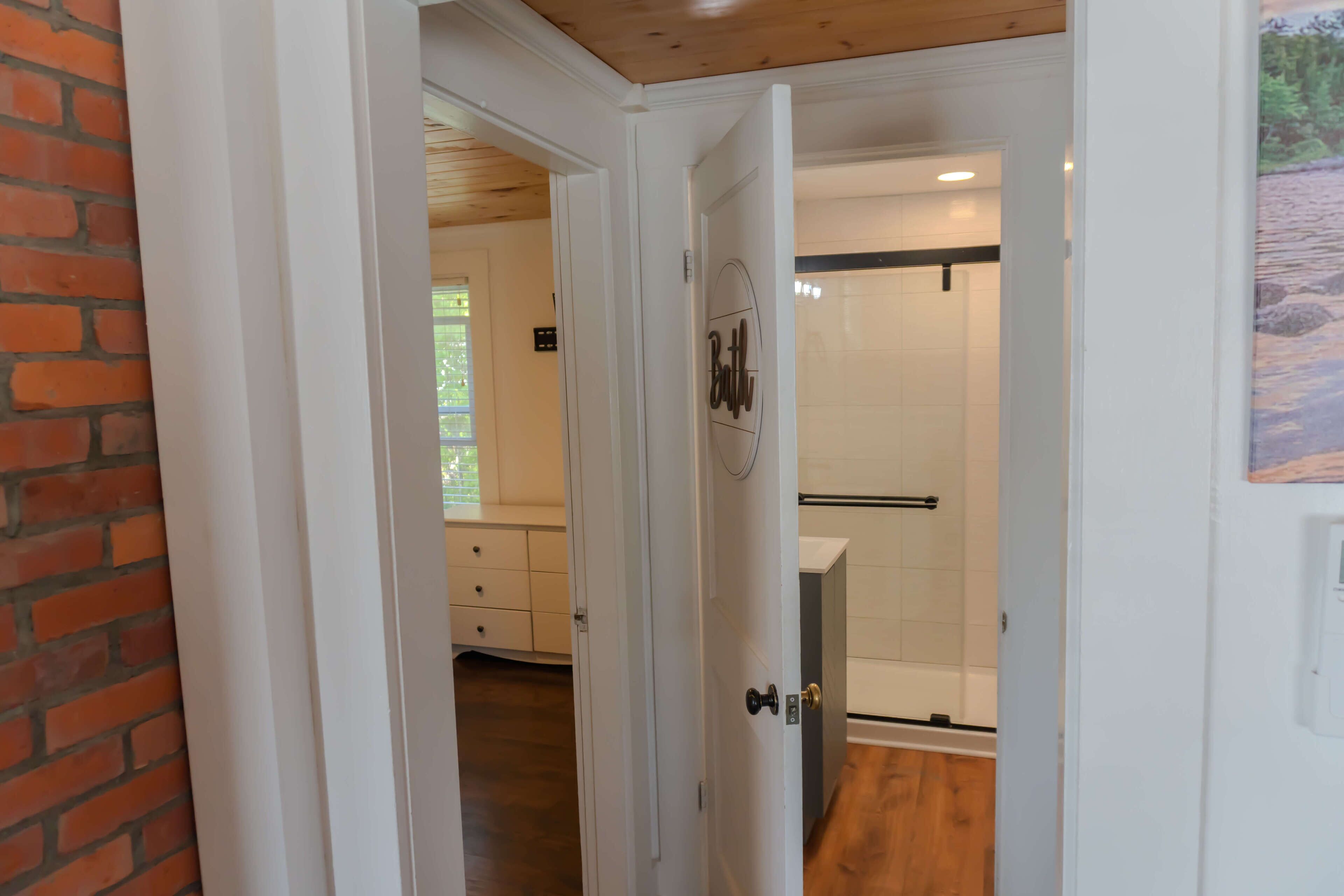 Combined shower/bathtub, hair dryer, towels, soap