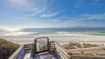 Am Strand, LiegestĂŒhle, StrandtĂŒcher