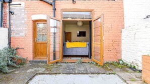 A small room with a bed, a window, and a door. - Warm and cosy 4 bed house in Clubmoor (Liverpool)