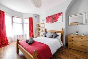 5 bedrooms, desk, soundproofing, iron/ironing board - Warm and cosy 4 bed house in Clubmoor (Liverpool)