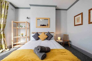 4 Schlafzimmer, Schreibtisch, schallisolierte Zimmer